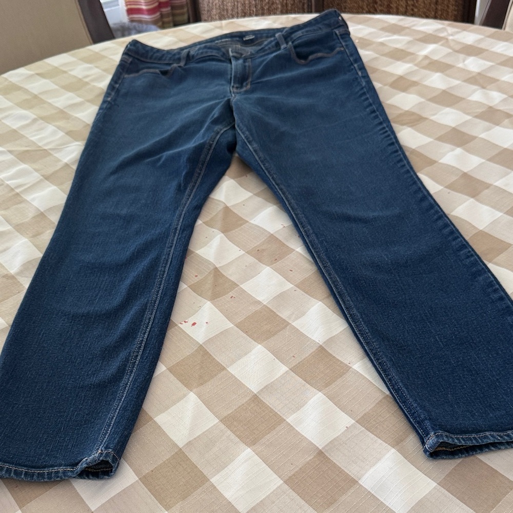 Old Navy Women's Straight Leg Jeans in Dark Blue